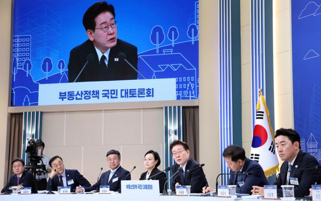 이재명 대통령이 23일 서울 여의도 KBS 별관에서 열린 부동산정책 국민 대토론회에서 발언하고 있다. 연합뉴스