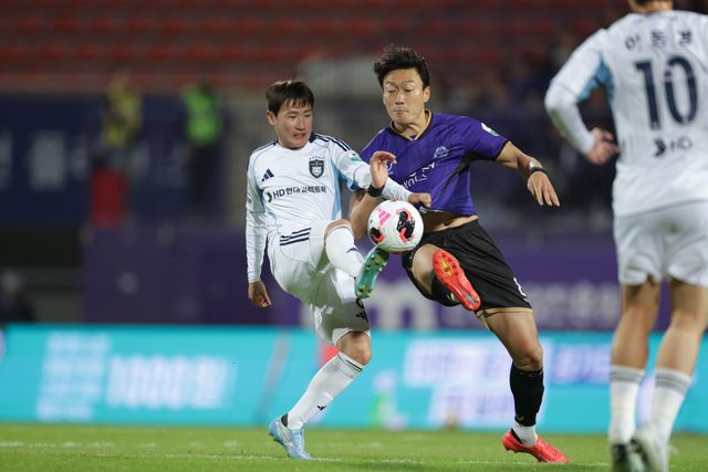 지난 4월 K리그1 안양과 울산의 맞대결 장면. 한국프로축구연맹 제공