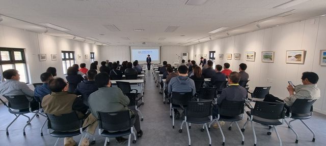 파주시가 28일 연풍리 대추벌 성매매집결지 완전 해체를 목표로 행정절차 등에 속도를 내고 있다. 사진은 성매매 근절 퍼포먼스. 파주시 제공