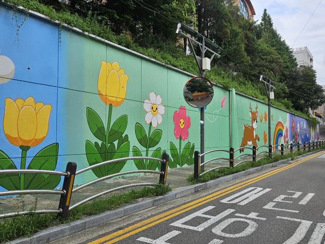 인천 남동구가 만수북초등학교 인근의 벽화 조성사업을 완료했다. 사진은 만수북초등학교 인근 벽화. 인천 남동구청 제공