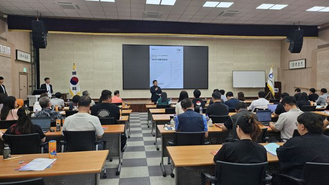 29일 가평군농업기술센터 3층 회의실에서 제20회 경기도장애인생활체육대회 2026 가평 제2차 대표자회의가 열린 가운데 백경열 경기도장애인체육회 사무처장이 설명을 하고 있다. 도장애인체육회 제공