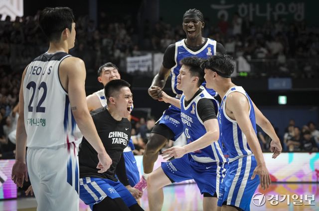 3일 오후 고양 소노 아레나에서 열린 '2027 국제농구연맹(FIBA) 월드컵' 아시아 예선 윈도우3 대한민국과 대만과의 경기에서 대만이 연장끝에 82-80으로 승리후 환호하고 있다. 홍기웅기자