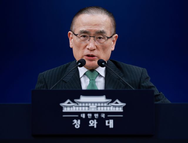 위성락 국가안보실장이 3일 청와대 춘추관 기자회견장에서 이재명 대통령의 북대서양조약기구(NATO·나토) 정상회의 참석 및 몽골 국빈 방문 관련 사전 브리핑을 하고 있다. 연합뉴스