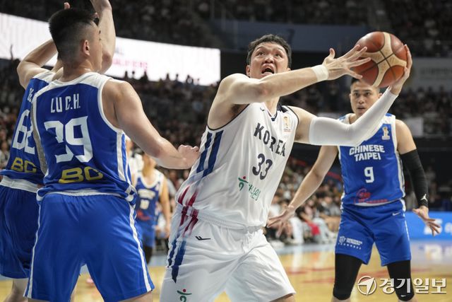 3일 오후 고양 소노 아레나에서 열린 '2027 국제농구연맹(FIBA) 월드컵' 아시아 예선 윈도우3 대한민국과 대만과의 경기에서 이승현이 골밑슛을 시도하고 있다. 홍기웅기자