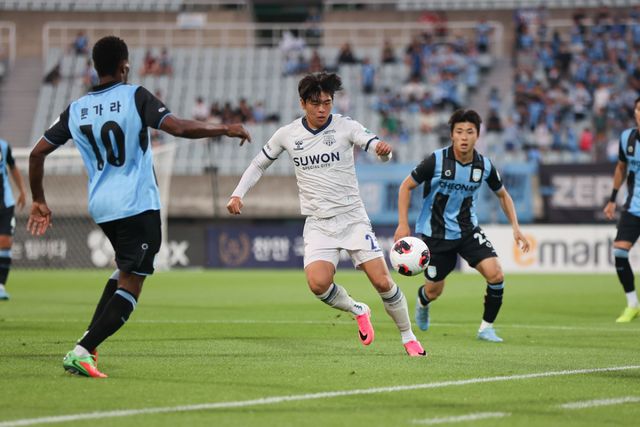 4일 안산 와 스타디움에서 열린 수원FC와 안산그리너스의 경기 장면. 한국프로축구연맹 제공