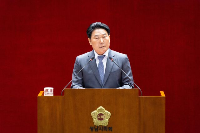 6일 오전 성남시의회 제311회 임시회 제1차 본회의에서 의장으로 선출된 강상태 의장이 당선 소감을 밝히고 있다. 성남시의회 제공