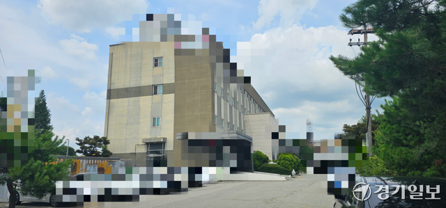 지난달 2일 평택 A병원에서 정신질환자 수십여명이 집단 이송돼 논란이 일고 있다. 사진은 A병원 전경 모습. 윤동현 기자
