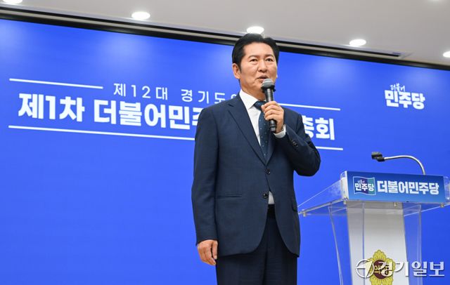 더불어민주당 정청래 전 대표가 6일 오후 경기도의회 대회의실에서 열린 '제12대 도의회 제1차 민주당 의원 총회'에서 인사말을 하고 있다. 윤원규기자