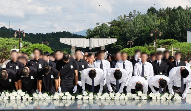 5·18 영령 참배하는 배재고·광주일고. 연합뉴스