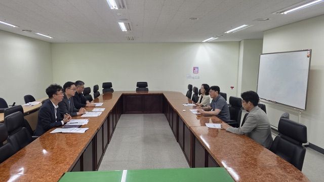 의정부시 강현석 부시장이 지난 6일 한국교통연구원을 방문해 제5차 광역교통시행계획에 지하철 8호선 의정부연장 반영을 건의하고 있다. 의정부시 제공