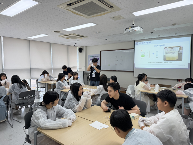 인하대에서 인천지역 중학생을 대상으로 2026 대학진로탐색 멘토링 Career UP! 프로그램을 하고 있다. 인하대학교 제공
