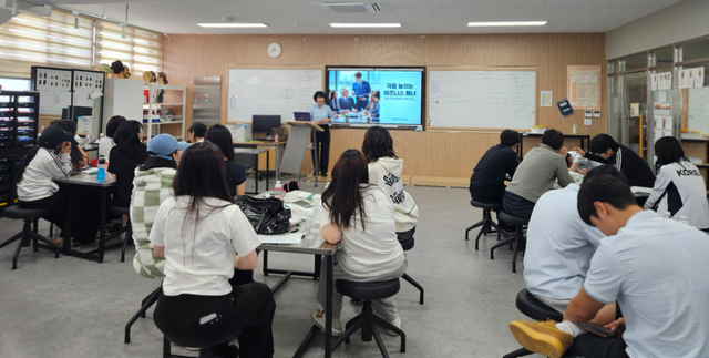 지난 7일 포천 일동고등학교에서 대진대학교 대학일자리플러스센터의 찾아가는 취업 프로그램이 진행되고 있다. 대진대학교 제공