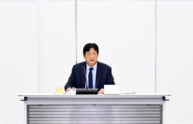 손배찬 파주시장이 9일 시정 파악 업무보고에서 연풍리 성매매집결지(대추벌) 내 성매매 근절 의지를 밝히고, 업주 등 이해당사자 간 갈등을 조정하기 위한 공론화기구를 빠른 시일 내 구성하겠다고 설명하고 있다. 파주시 제공.