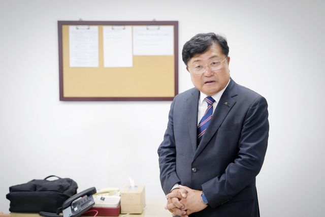 박관열 광주시장이 9일 오전 광주시청 기자실을 방문해 취임 소감을 밝히고 있다. 광주시 제공