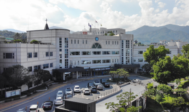 가평군청 전경. 가평군 제공