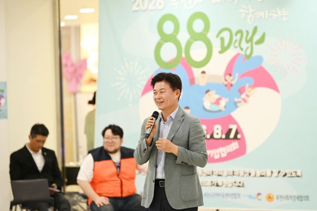 2026년 사회적기업과 함께하는 88데이 행사에서 조용익 부천시장이 인사말을 하고 있다. 부천시사회적기업협의회 제공