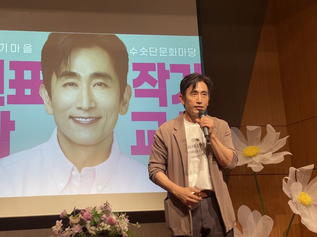 강연 중인 차인표 작가. 양평군 제공