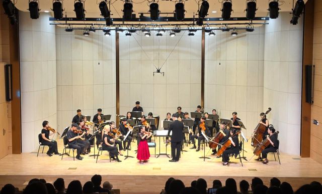 안양대학교는 음악학과 졸업생 중심의 ‘아리필하모닉오케스트라’가 어린 연주자들과 함께한 특별 협연 연주회를 진행했다. 안양대학교 제공