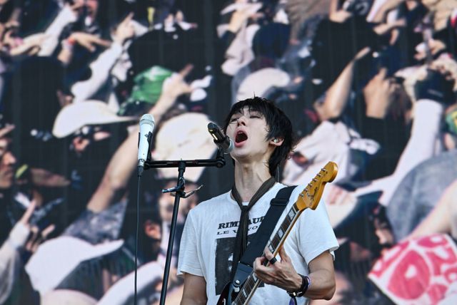 2일 인천 송도달빛축제공원에서 열린 '2026 인천펜타포트 락 페스티벌'에서 리도어가 열정적인 무대를 선보이고 있다. 윤원규기자