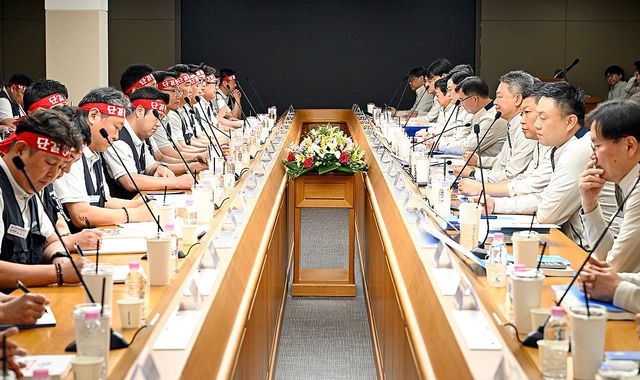 현대차 노사 대표가 올해 임금협상을 위해 마주 앉았다. 연합뉴스