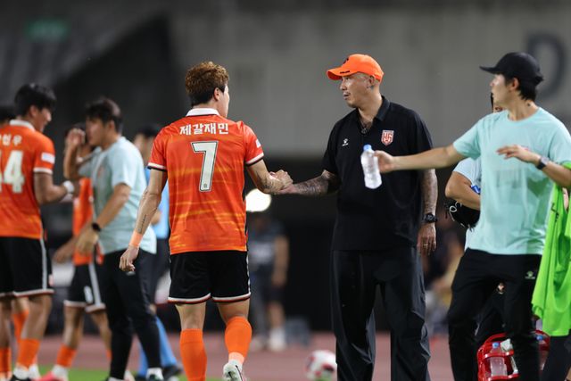 차두리 화성 감독의 압박 축구가 팀을 승격 경쟁권으로 이끌고 있다. 한국프로축구연맹 제공