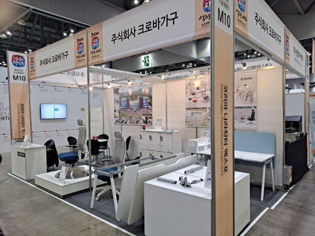 코리아 나라장터 엑스포에 참가한 크로바가구 전시관 전경. 크로바가구 제공