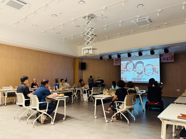 ‘AI 추억 복원소(Re-Member)’ 단체 영상 시사회 현장. 양평군 제공