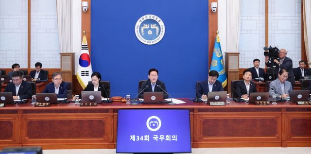이재명 대통령이 4일 청와대에서 국무회의를 주재하고 있다. 연합뉴스