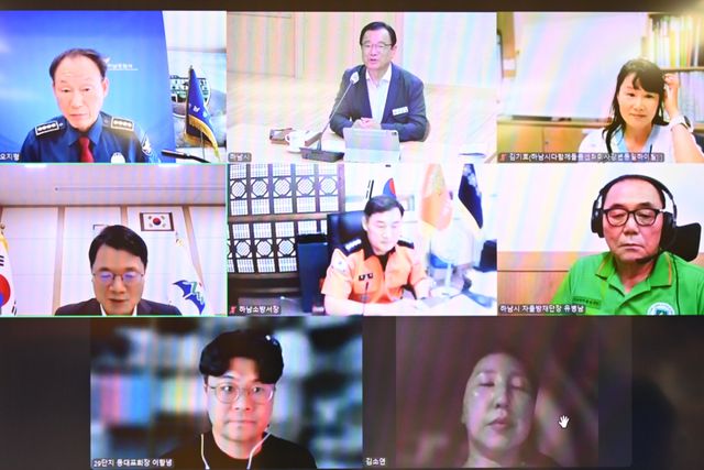 하남시가 지난 3일 유턴 차로 신설 및 통학버스 활용 확대와 관련해 기관장 화상회의를 진행하고 있다. 하남시 제공