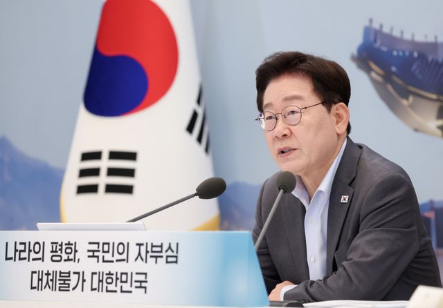 이재명 대통령이 5일 청와대 영빈관에서 열린 외교부·통일부·국방부·국가보훈부 등에 대한 부처 업무보고에서 발언하고 있다. 연합뉴스