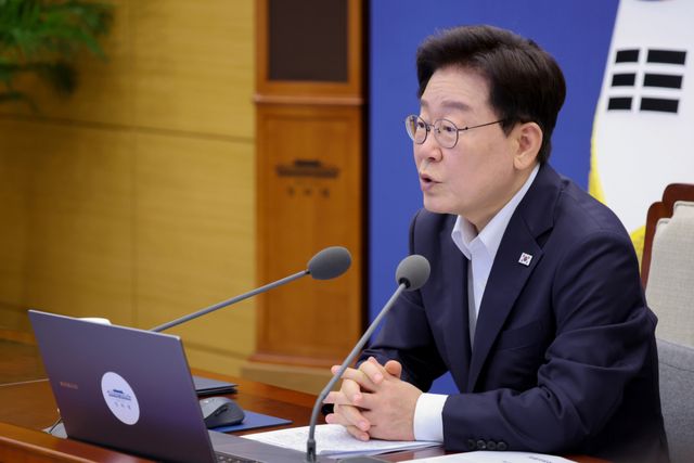 이재명 대통령이 6일 청와대에서 열린 수석보좌관회의에서 발언하고 있다. 연합뉴스