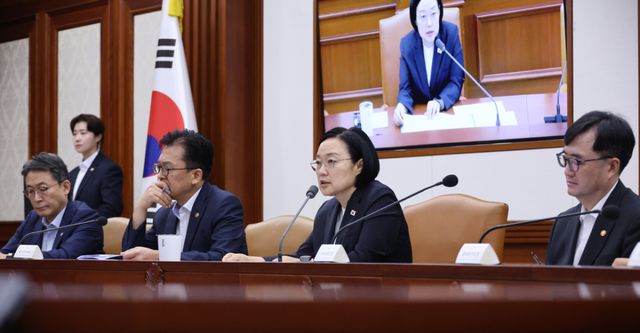 한성숙 국무총리가 6일 오전 서울 종로구 정부서울청사에서 열린 국가정책조정회의에서 발언하고 있다. 연합뉴스