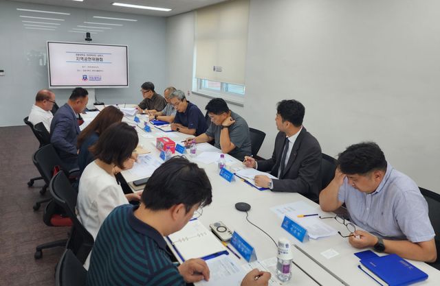 5일 경동대 양주 메트로폴 캠퍼스에서 열린 2026년 제1차 지역공헌위원회에서 위원들이 협력방안에 대해 의견을 교환하고 있다. 경동대 제공