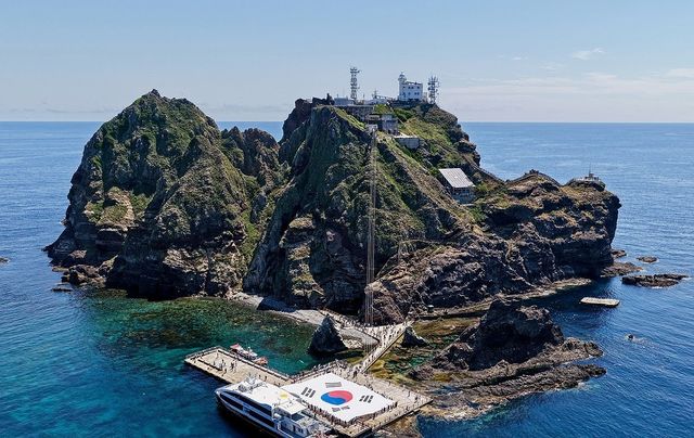 독도의 ‘초대형 태극기’.성신여자대학교 창의융합학부 서경덕 교수팀 제공