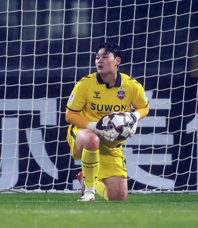 수원FC 위민 골키퍼 김경희가 9월 열리는 2026 아이치·나고야 아시안게임에 여자 축구 국가대표팀에 발탁됐다. 수원FC 제공