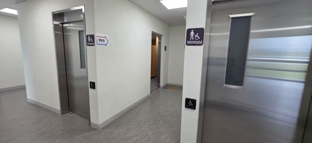 배리어프리 인증을 받아 최근 개청한 양주시 공공시설의 화장실. 이종현기자
