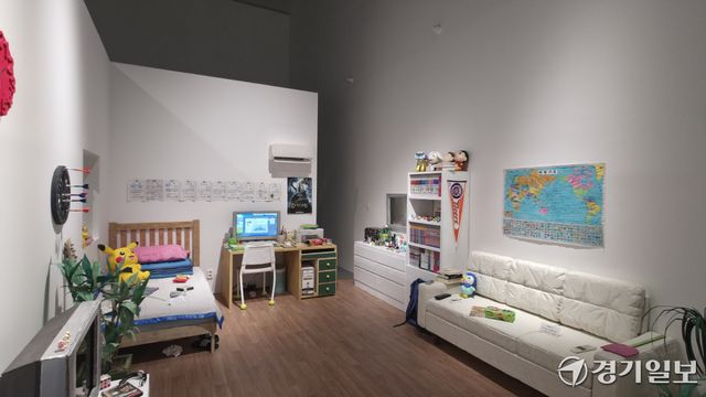 남다현의 ‘2008년 7월12일 청구3차 106동 507호’. 작가의 유년 시절 기억을 토대로 스티로폼으로 재현한 가상의 집이다. 이나경기자