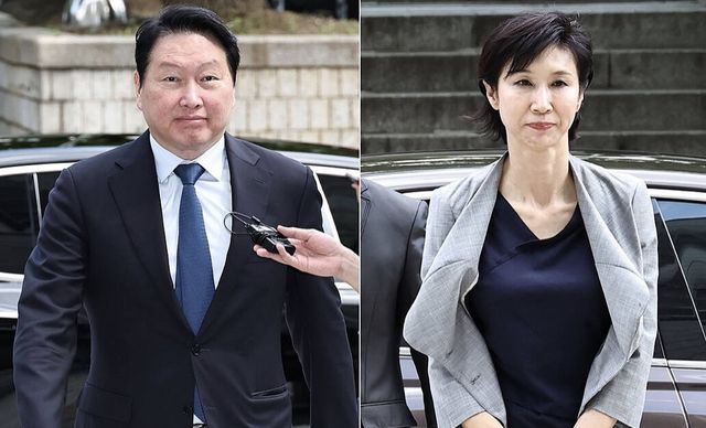 최태원 SK그룹 회장(왼쪽)과 노소영 아트센터 나비 관장. 연합뉴스