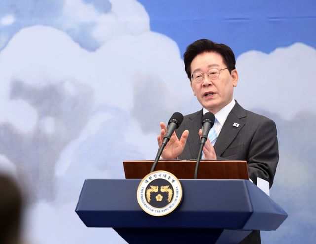 이재명 대통령이 19일 청와대에서 열린 청년의 날 기념식에서 기념사를 하고 있다. 연합뉴스