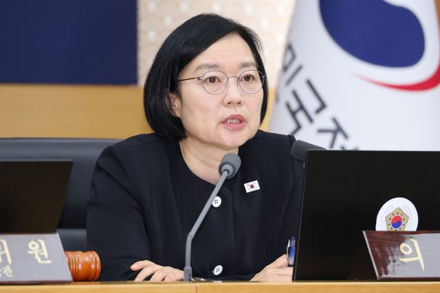 한성숙 국무총리가 22일 세종시 정부세종청사에서 열린 국무회의를 주재하고 있다. 연합뉴스