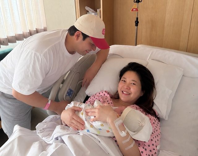 코미디언 김해준-김승혜 부부가 29일 결혼 2년만에 첫딸을 얻고 사진촬영을 하고 있다. 김해준 인스타그램 갈무리