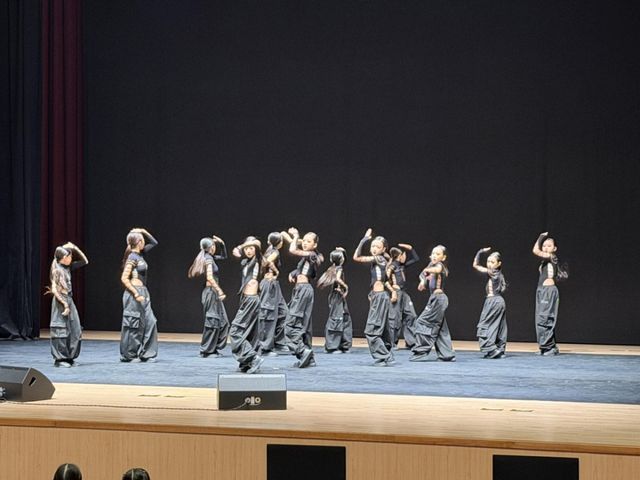 제34회 경기도 청소년예술제에서 시흥 청소년이 댄스 공연을 선보이고 있다. 시흥시 제공