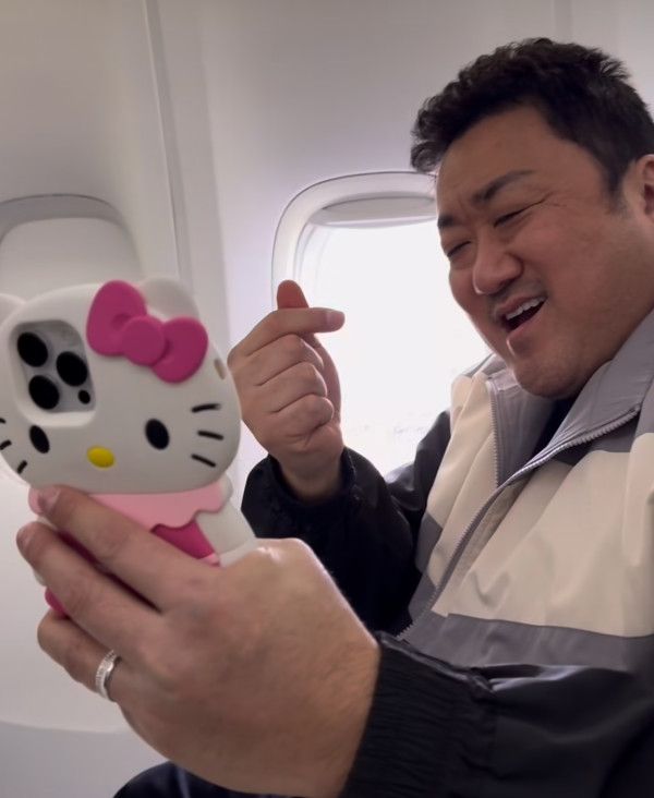 19 의외의 마동석 폰케이스.jpg