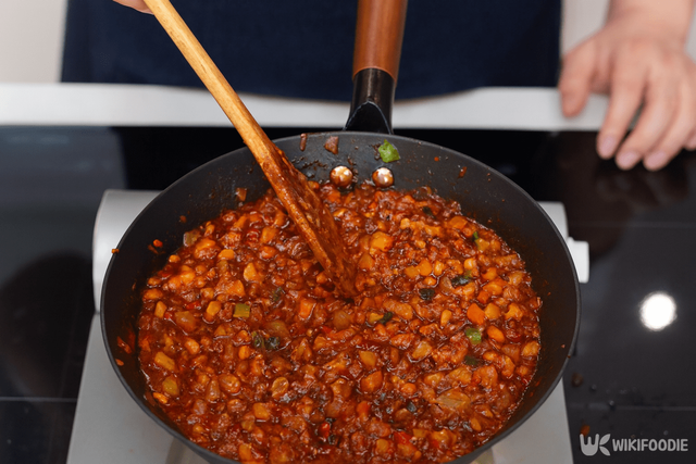 참치짜글이 만드는 자료 사진. / 위키푸디