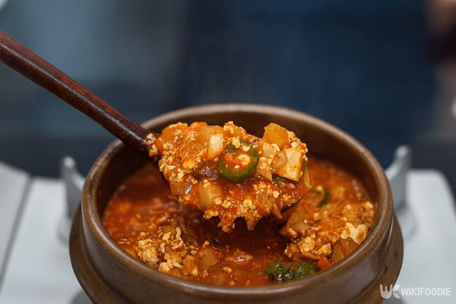 참치짜글이 만드는 자료 사진. / 위키푸디