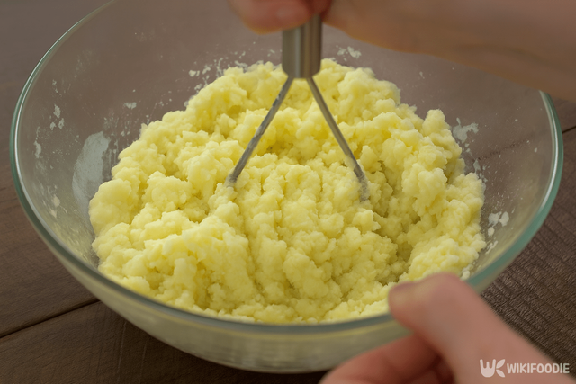 감자크로켓 만드는 과정 자료 사진. / 위키푸디