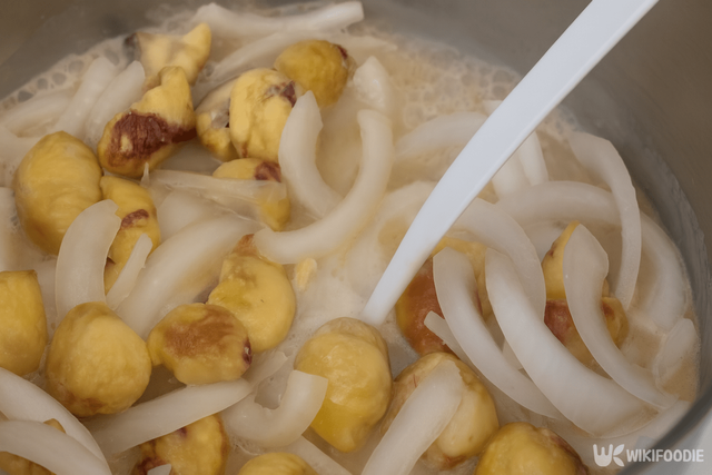 밤스프 만드는 자료 사진. / 위키푸디