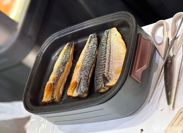 고등어를 굽고 있다 / 위키푸디