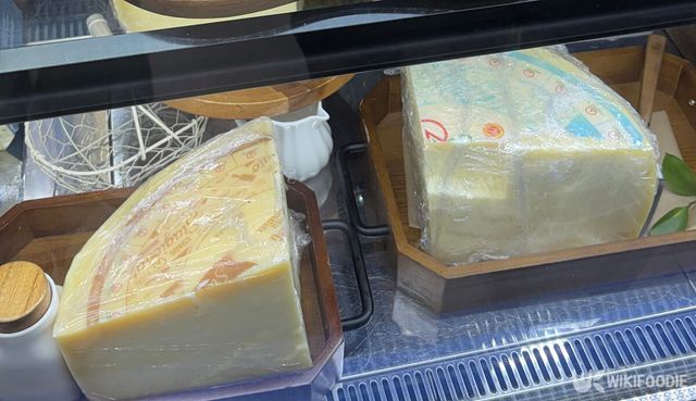 아시아고 치즈는 이탈리아 전통 경질 치즈다. / 위키푸디