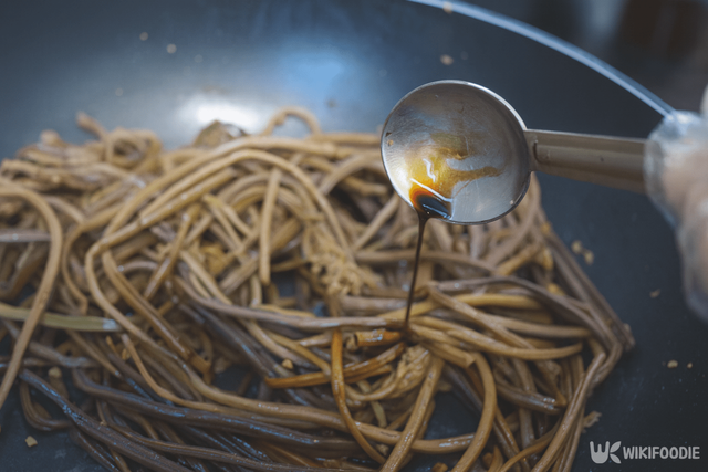 콩나물 무침 만드는 자료 사진. / 위키푸디